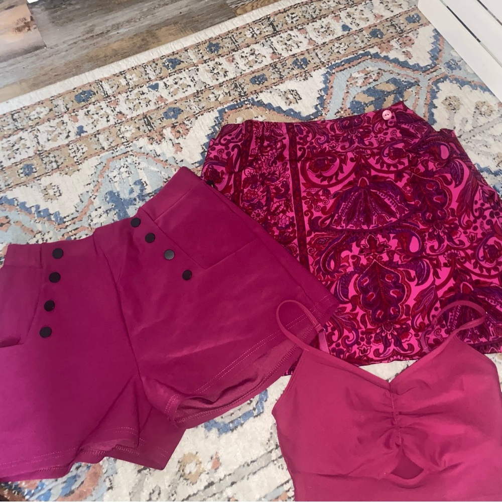 Pink bundle : sports bra, skirt, shorts